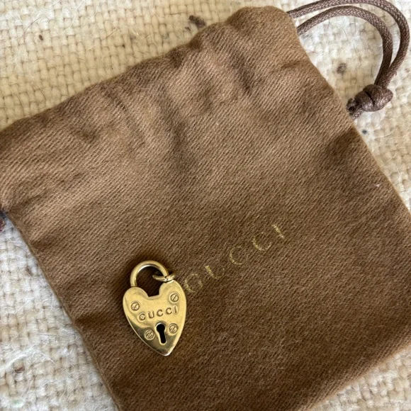 Gucci Gold Heart Key Charm - Picture 1 of 4